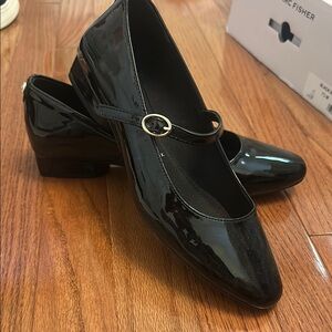 Anne Klein Black Flats Sleek Minimalist Design